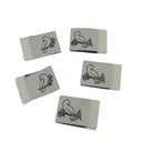 Kreativartikel.ch Weblabel mit annähkante Vogel auf Ast 20 x 30mm 630 9925 000