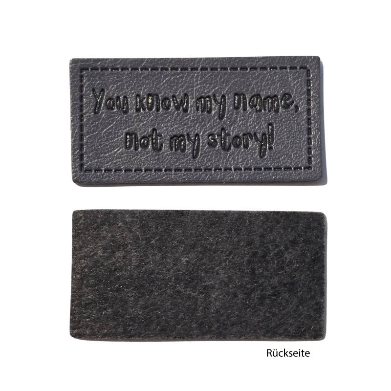 Kreativartikel.ch Kunstleder Label 4 x 2 cm You know my Name 629 3443 000 Rückseite