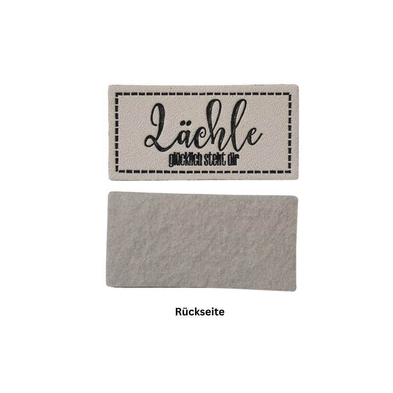 Kreativartikel.ch Kunstleder Label 4 x 2 cm Lächle glücklich steht dir 629 3447 000 Rückseite