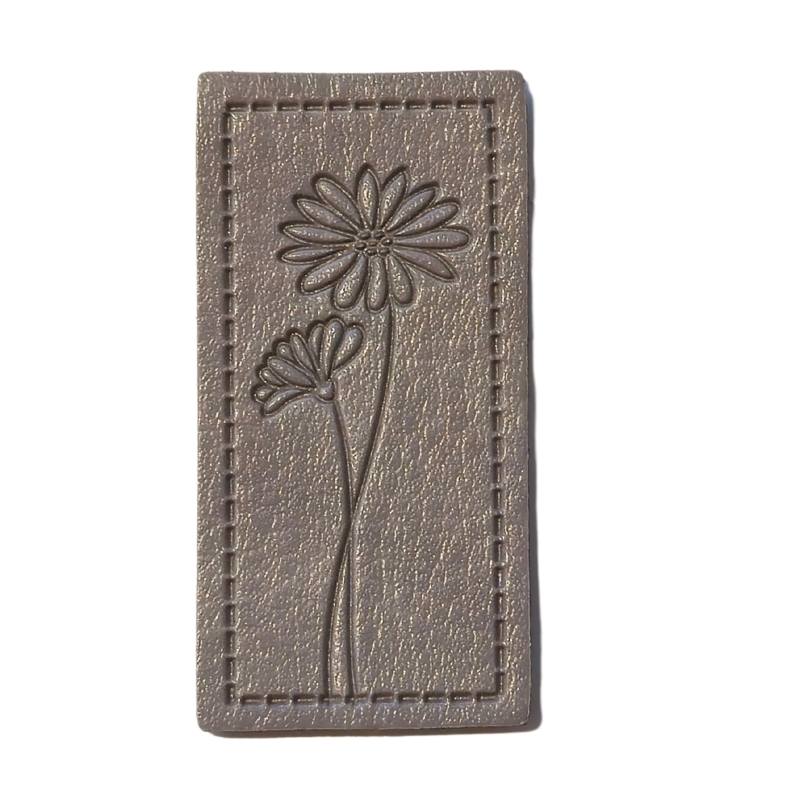 [629 3440 000] "Blume" Kunstleder Label 4 x 2 cm